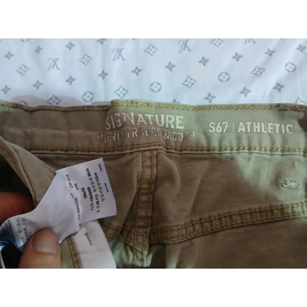 Men’s Signature Levi Strauss Beige Slim Khaki Work Pants Size 38 x 32